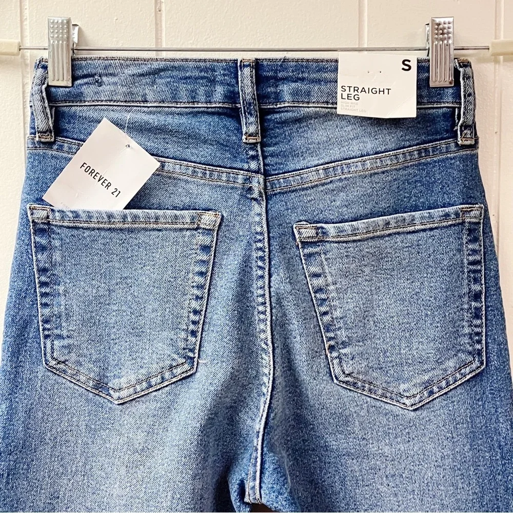 NWT FOREVER 21 Straight Leg High Rise Jeans SMALL Slim Stretch Academia Cowgirl